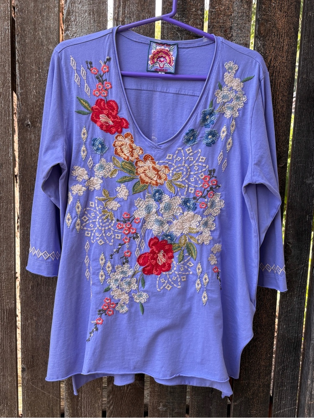 Johnny Was Keegan V-Neck Floral Embroidery Cotton Tee In Periwinkle Sz L